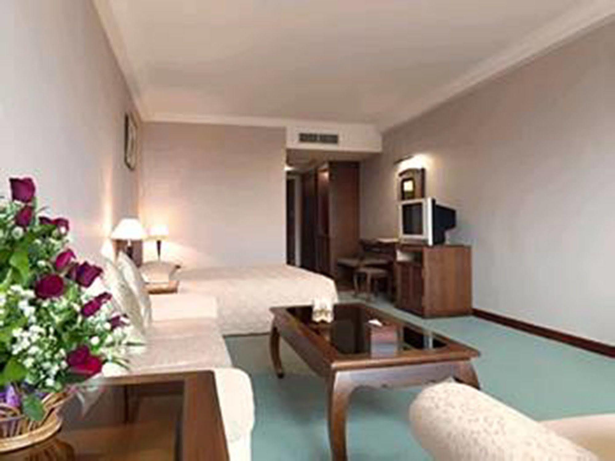 סיאם ריפ Angkor Howard Hotel מראה חיצוני תמונה
